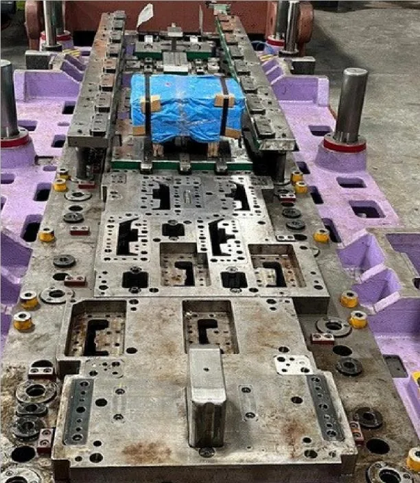 Open press tool resting on support blocks